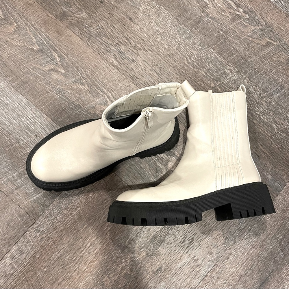 Lulu’s Ladies Off White Platform Mid Calf Boots - Size 9 - Picture 3 of 3